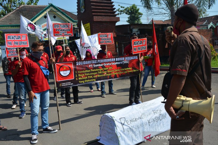 Demo buruh di Jombang