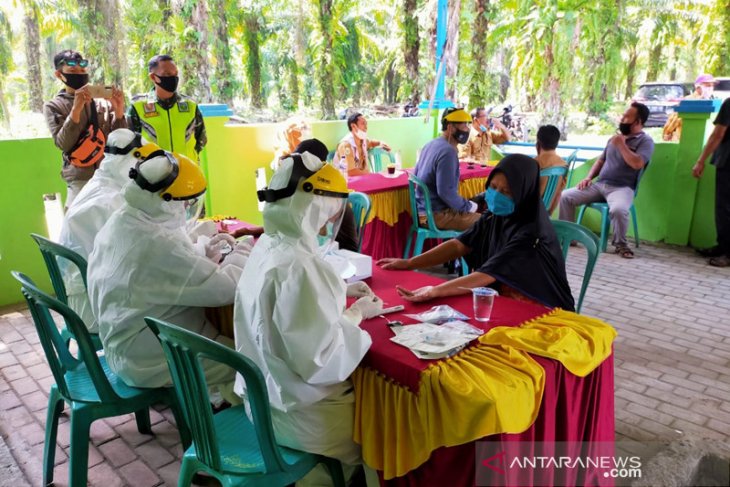 35 warga Desa Pasar Seluma jalani rapid test