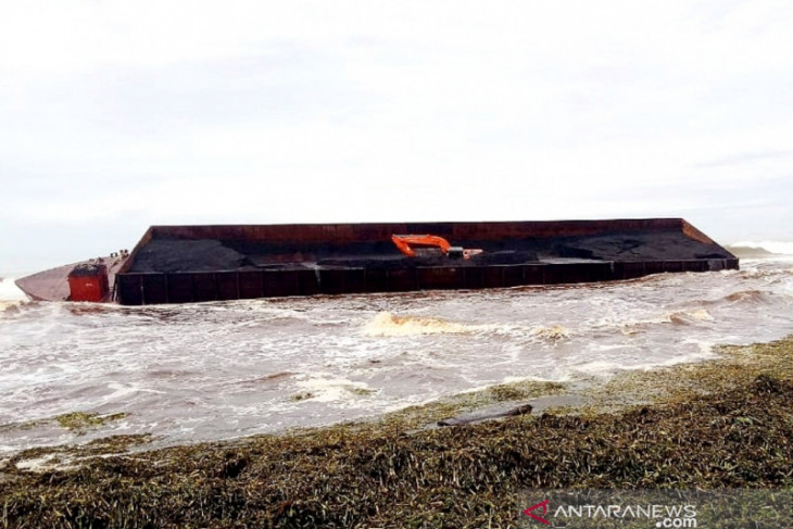 DLHK Nagan Raya selidiki tumpahan 100 ton batu bara ke laut, diduga milik PLTU 1-2