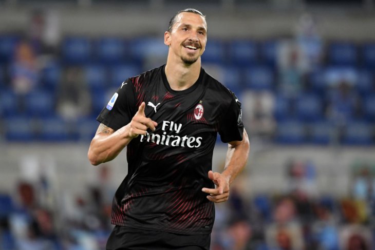 Ibrahimovic sudah menandatangani kontrak dengan AC Milan hingga 2021