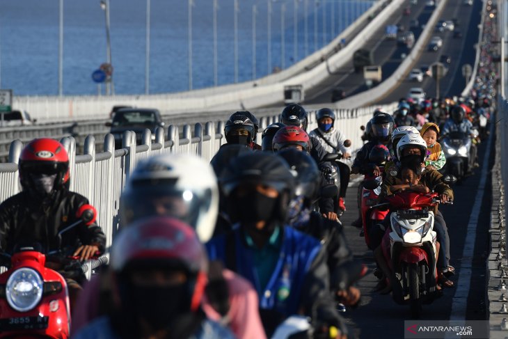 Arus Mudik Jembatan Suramadu