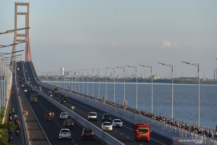 Arus Mudik Jembatan Suramadu