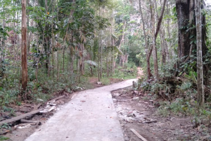 Anggota TMMD 108 berhasil tuntaskan pekerjaan jalan rabat beton