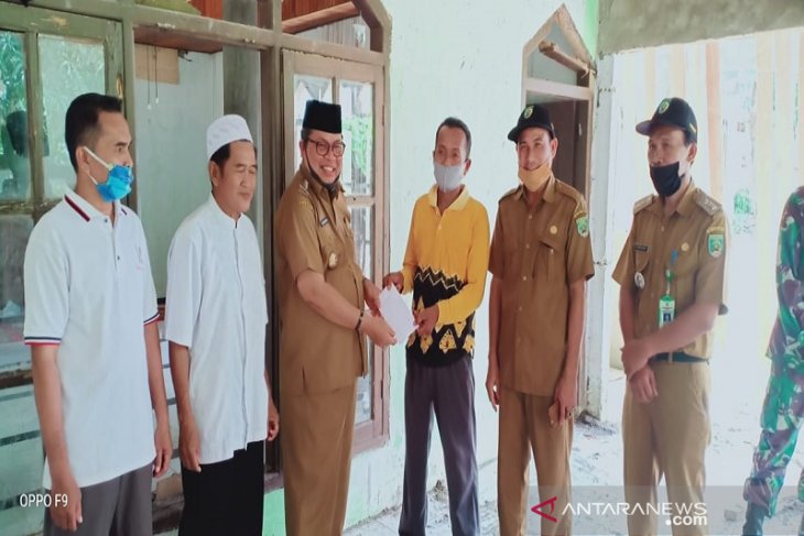 Bupati pantau tempat ibadah penerima hibah
