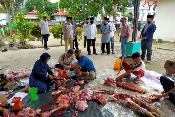 Pemkab Asahan bagikan 7.800 daging kurban ke masyarakat