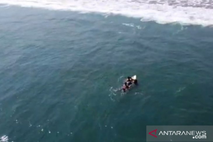 Empat wisatawan tenggelam usai nekat berenang di laut selatan Sukabumi (video)