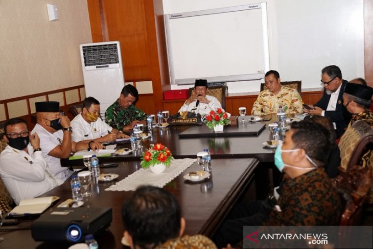 Gugus Tugas Kepri terangkan Gubernur tertular COVID-19 bukan dari istrinya