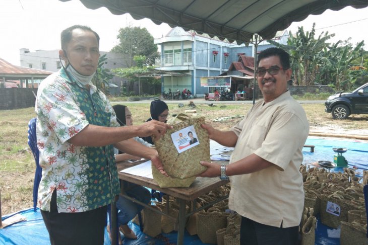 Gerindra Banjarbaru bagikan 250 kupon daging kurban