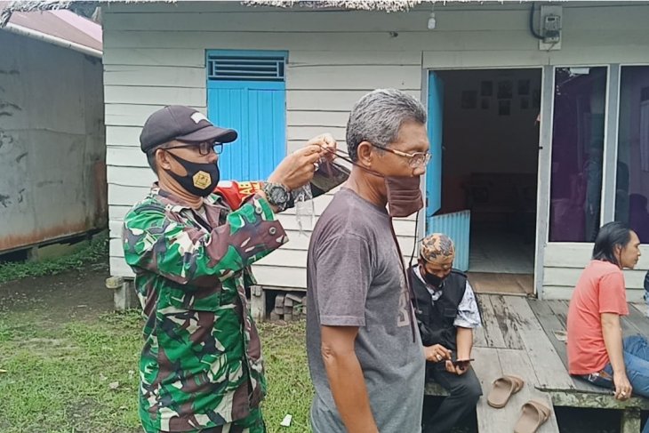 Babinsa Beringin Rayo melanjutkan sosialisasi COVID-19 di kepada warga