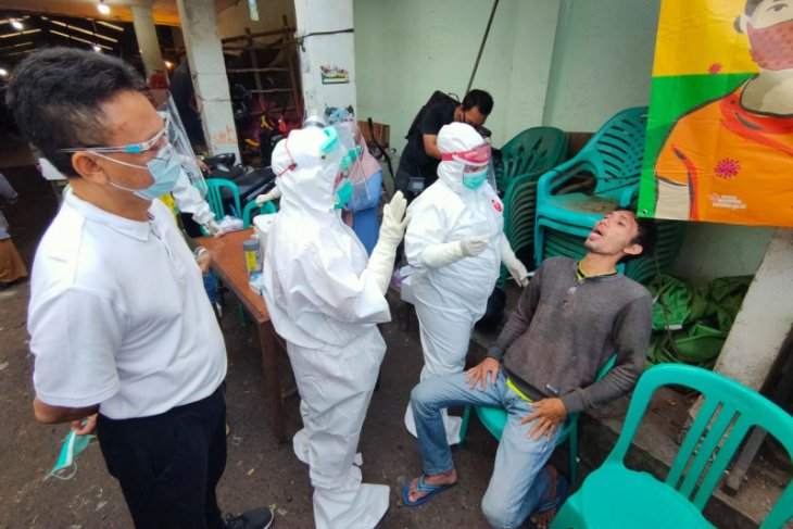 Ada razia masker di Pasar Flamboyan