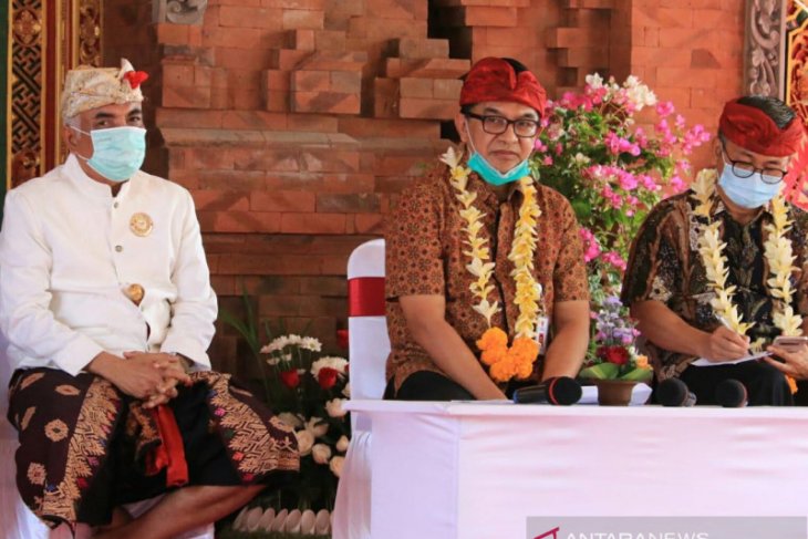 Rombongan Bappenas saksikan paparan khasiat arak Bali untuk COVID-19 (video)