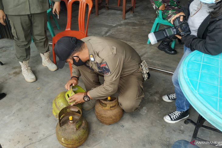 Satpol-PP Pontianak sita tabung elpiji subsidi di sejumlah rumah makan dan warkop