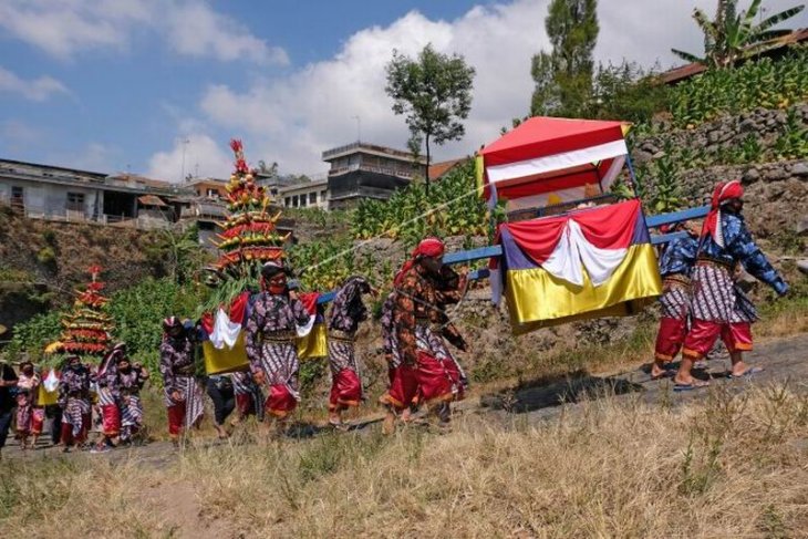 Tradisi Grebeg Besar Lamuk Legok