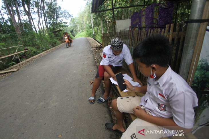 Siswa Kesulitan Akses Internet di Hulu Sungai Selatan