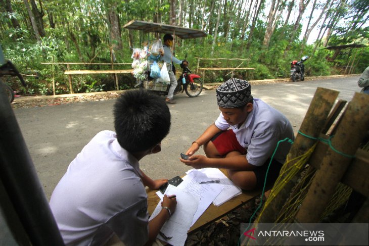 Siswa Kesulitan Akses Internet di Hulu Sungai Selatan