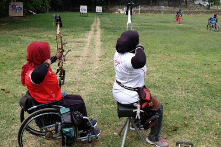 Latihan panahan persiapan Peparnas dan Asean Para Games