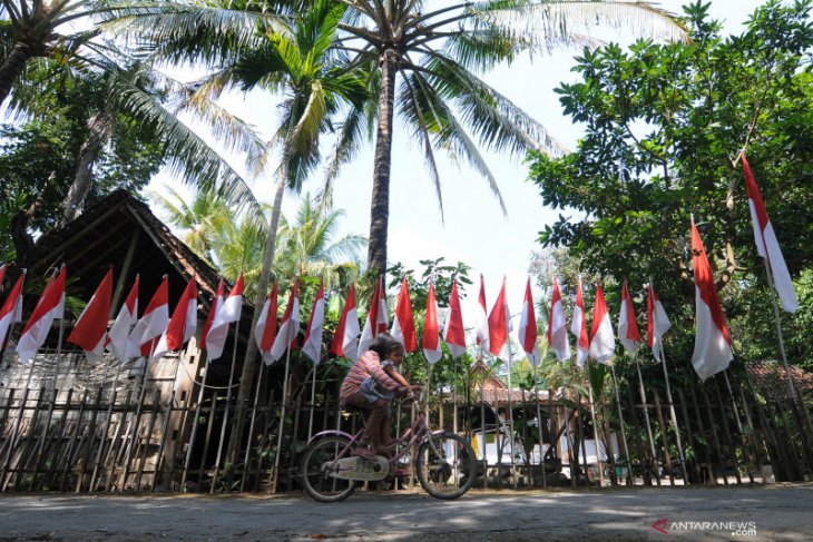 Dandim Putussibau imbau warga kibarkan merah putih di depan rumah