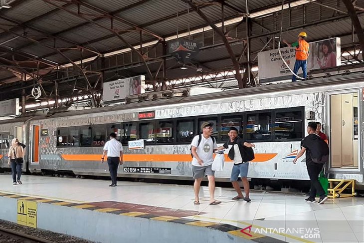 KAI menambah perjalanan kereta api menghadapi libur panjang