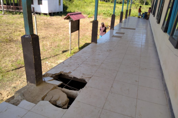 Bangunan SMPN 06 Bunut Hulu rusak, siswa terancam belajar di tenda