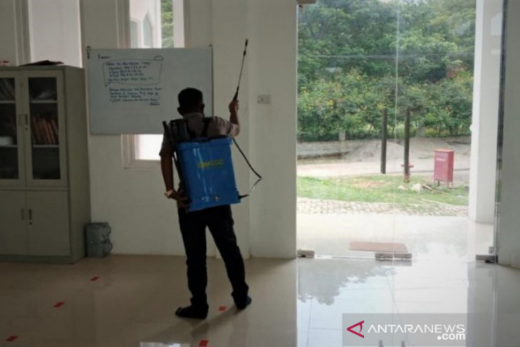BPBD semprotkan disinfektan ke 90