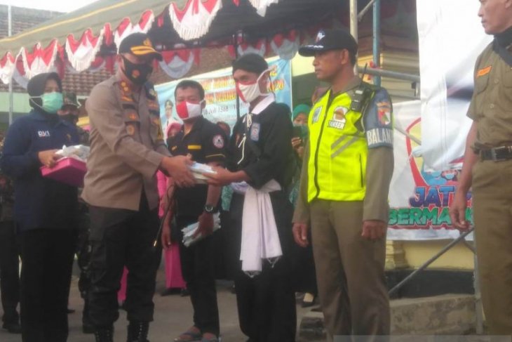 Polres Madiun ajak masyarakat disiplin pakai masker cegah COVID-19