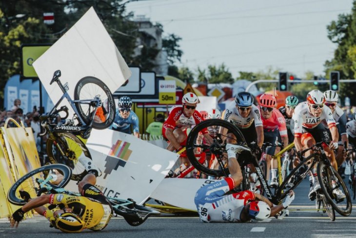 Kecelakaan pada etape pertama Tour of Poland, Atlet sepeda Belanda Fabio Jakobsen koma