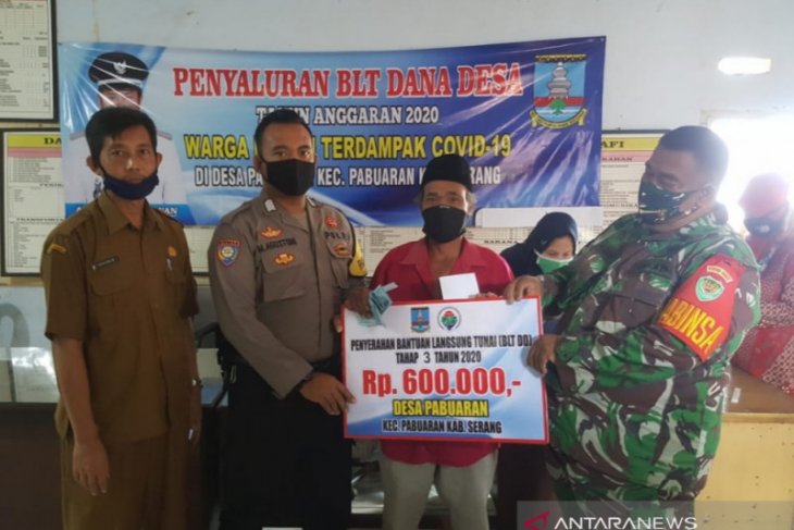 Polri dan TNI kawal penyaluran BLT di Pabuaran Serang