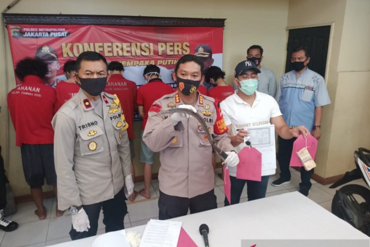 Polsek Cempaka Putih Jakarta tangkap enam pelaku begal
