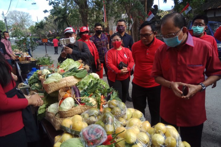 PDI Perjuangan gelar Pasar Gotong-Royong Krama Bali