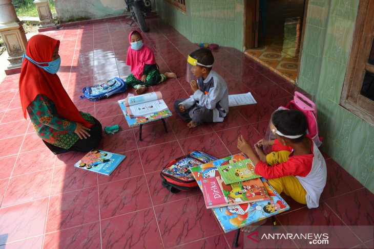 Guru Datangi Rumah Murid