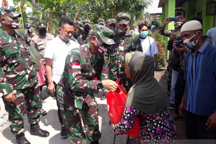 Korban puting beliung di Pontianak dapat bantuan dari Kasad