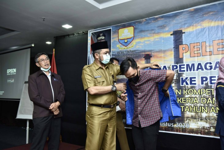 Pemprov Jambi lepas 270 orang peserta magang ke perusahaan