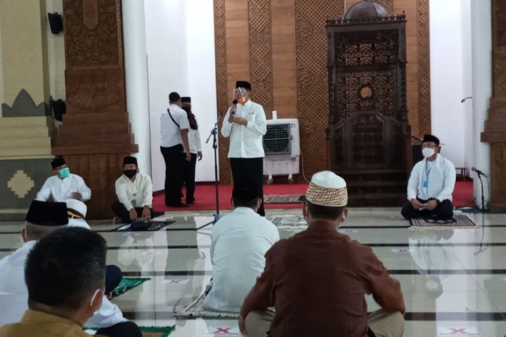 Gubernur Banten Wahidin Halim pastikan masih berlakukan pembelajaran secara 'online'