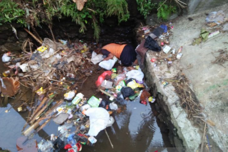 Warga Pandeglang dihebohkan penemuan sesosok mayat di sungai