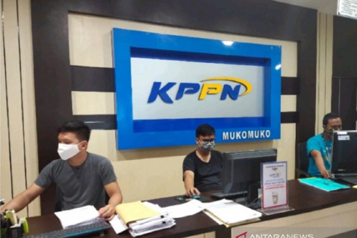 Ratusan PNS-Polri di Mukomuko terima gaji ke-13