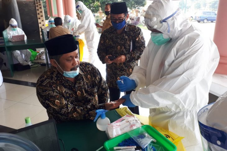 Jelang dimulainya MTQ Banten, peserta dan dewan hakim jalani rapid tes