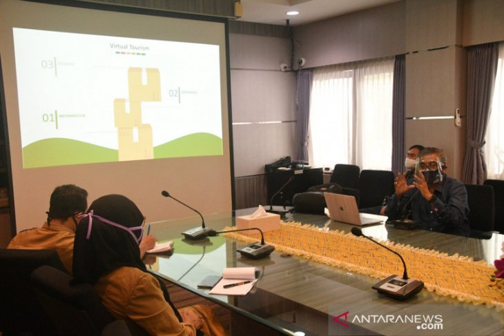 Banjarmasin offers tour from home