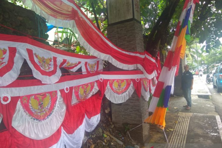 Penjualan pernak pernik HUT Proklamasi RI di Ambon sepi