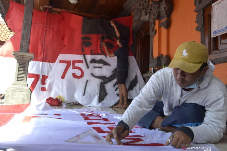 Pemuda Badung-Bali buat layang-layang bernuansa kemerdekaan