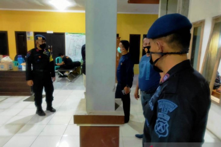 Polisi periksa puluhan