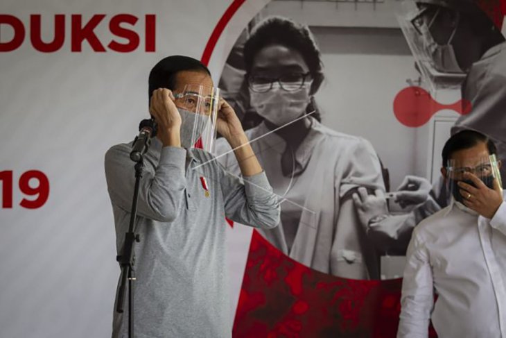 Presiden tinjau fasilitas produksi dan uji klinis vaksin COVID-19