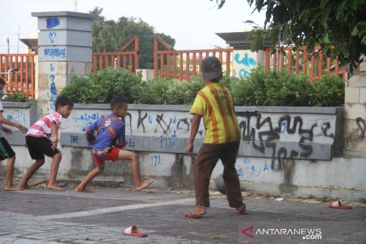 Dinding Wisata Siring Penuh Coretan