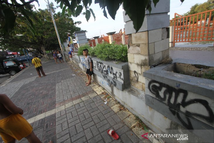 Dinding Wisata Siring Penuh Coretan