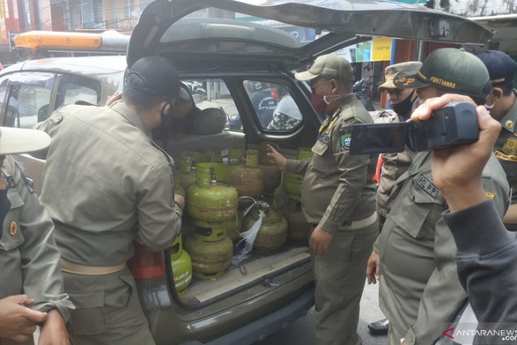 Polres Mempawah tangkap dua penjual ratusan tabung elpiji subsidi secara ilegal