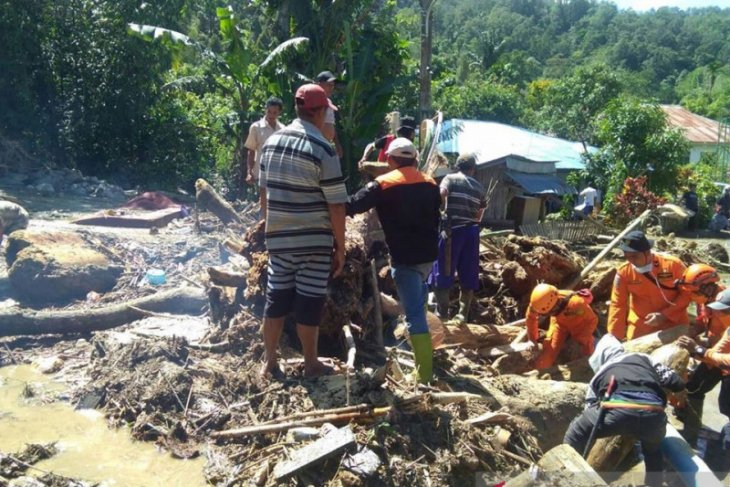 Korban banjir di Kulawi masih bertahan di pengungsian