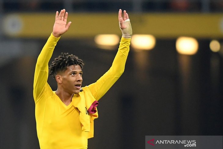 Bek Barcelona Jean-Clair Todibo mengonfirmas dirinya terjangkit virus corona