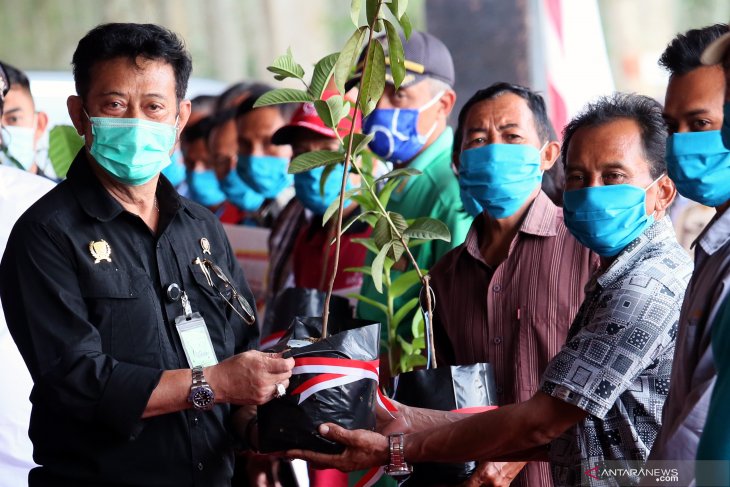 Mentan Tanam Bibit Jagung di Blitar