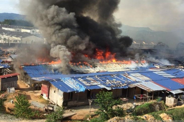 Puluhan rumah bedeng TKI di Negeri Sembilan Malaysia terbakar ...