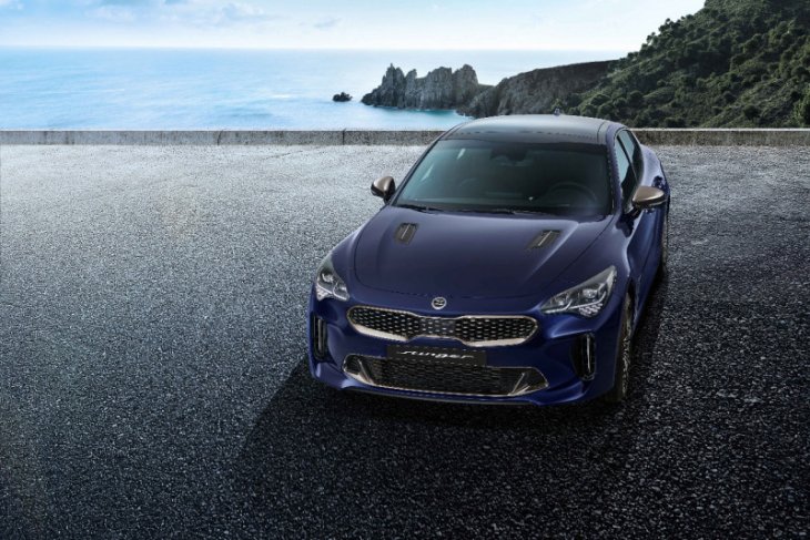 Kia Stinger fastback tampil dengan desain baru tonjolkan kesan gran turismo