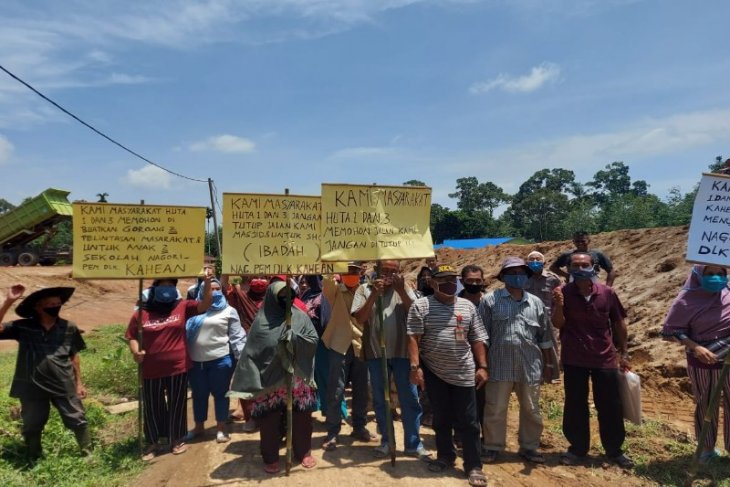 Masyarakat Huta Kahean minta PT. HK tidak menutup Jalan desa